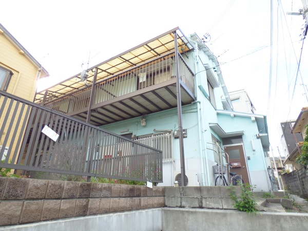 外観(レトロなテラスハウス)