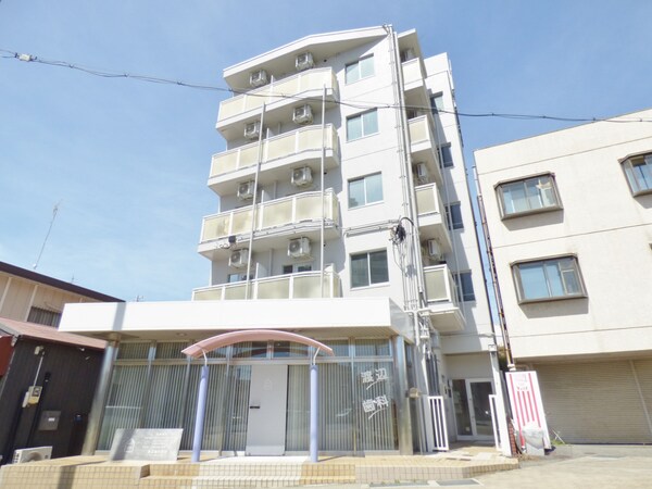 外観(オートロック完備の駅近マンション)