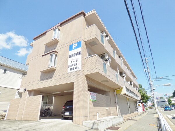 外観(レンガ調のキレイなマンション)