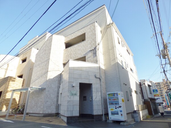 外観(月見山駅すぐのオシャレな築浅女性専用マンション)