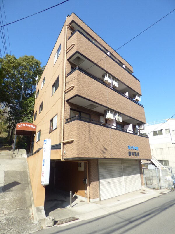 外観(レンガ調のオシャレな女性専用マンション)
