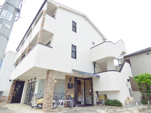 外観(オシャレなパン屋さんのあるキレイなマンション)