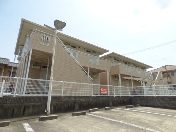 外観(外壁塗装済みでキレイになったハイツ)