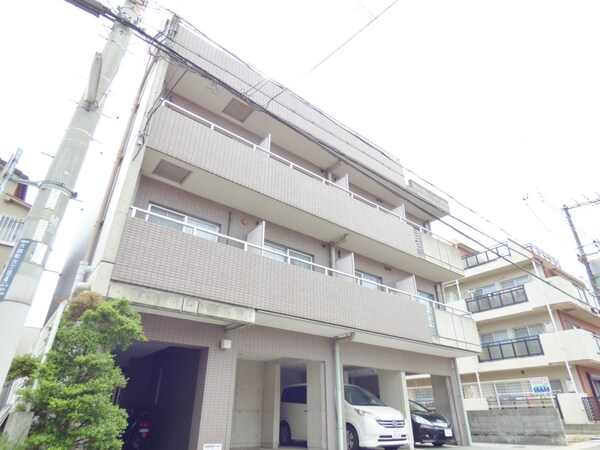 外観(タイル貼りのキレイなマンション)