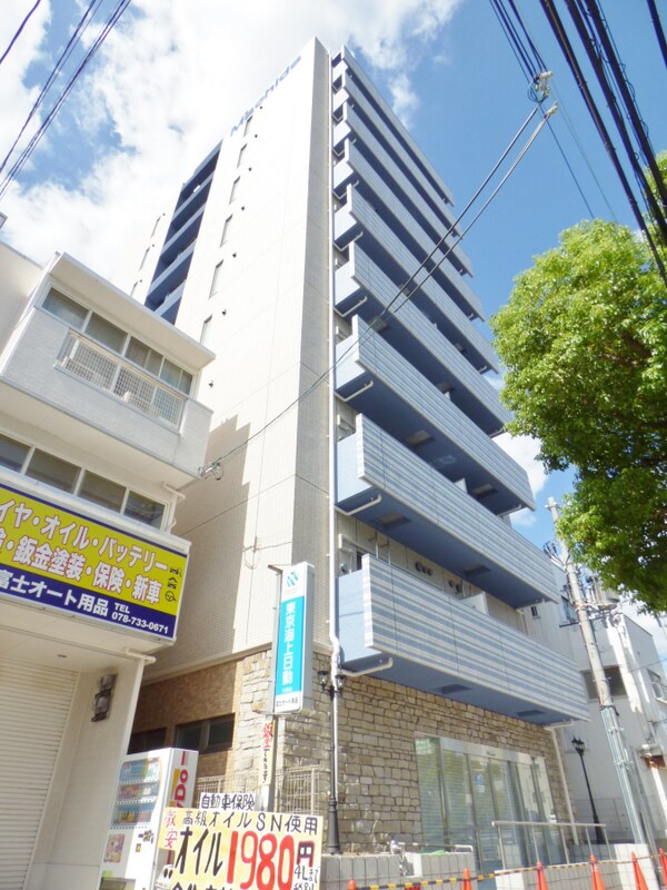 外観(全室角部屋設計の築浅マンション)