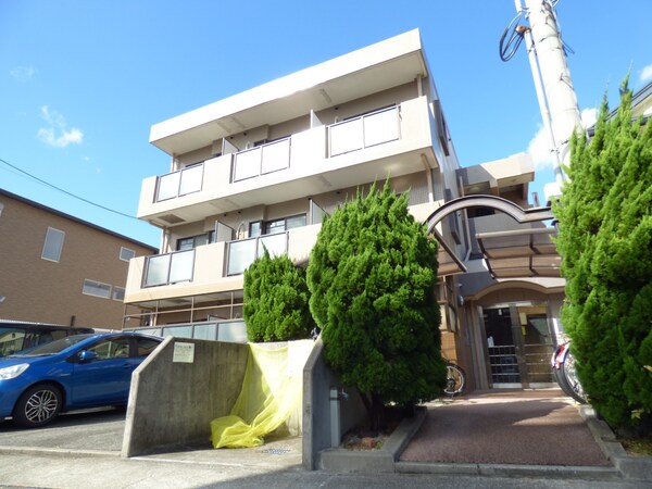 外観(タイル張りのキレイなマンション)