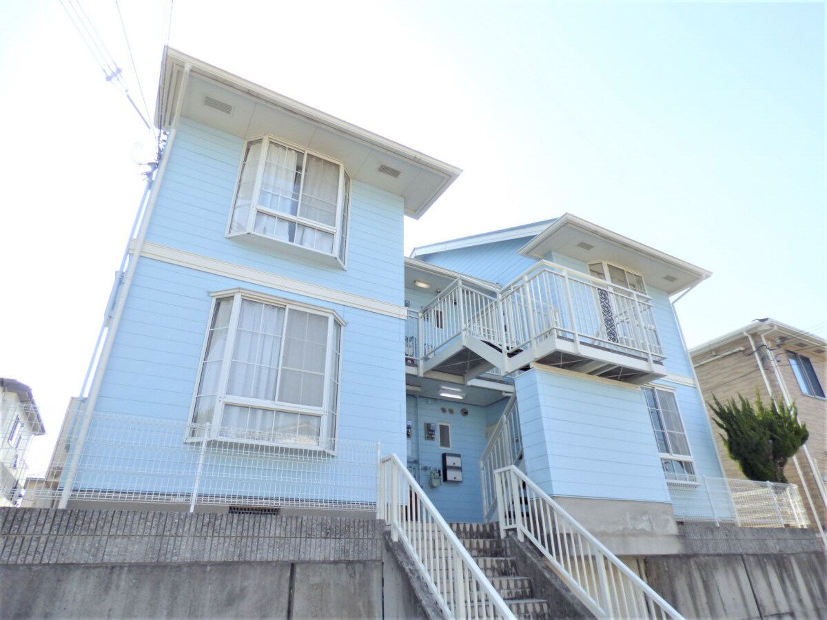 物件外観写真1　(ワンフロア２戸で全室角部屋)