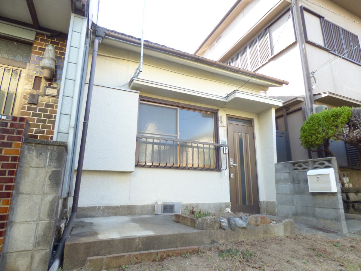 物件外観写真1　(珍しい平屋一戸建て)