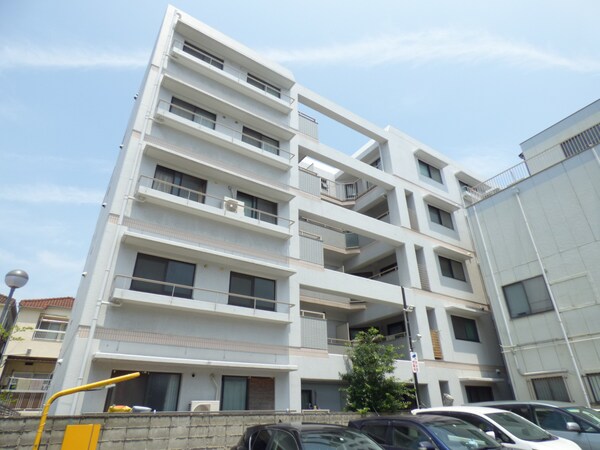 外観(タイル張りのキレイなマンション)