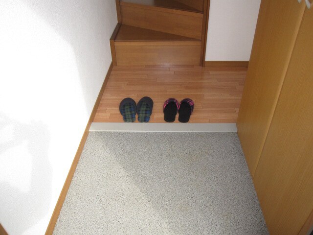 物件内観写真9　(玄関)