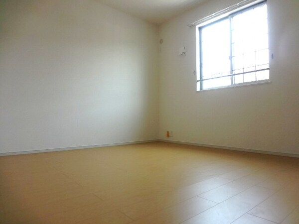 居室(洋室６帖　日当たり良好ですよ)