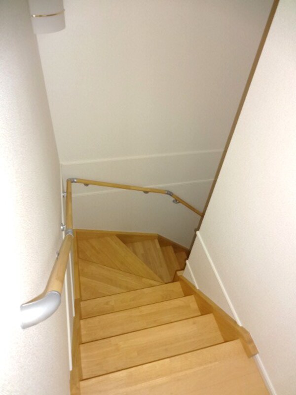 内装(中階段があります)