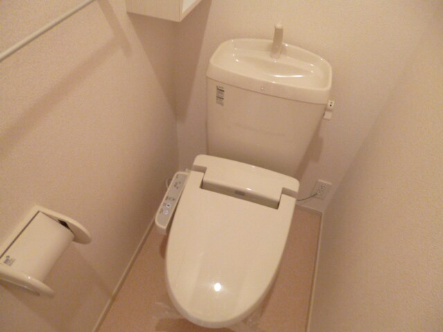 物件内観写真13　(暖房便座付きです)