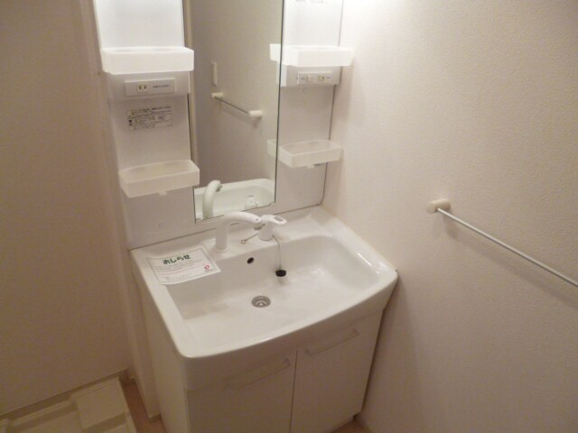 物件内観写真10　(シャンプードレッサー完備です)