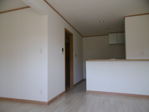 リビング(洋室　広々ゆったりとした空間です！！)