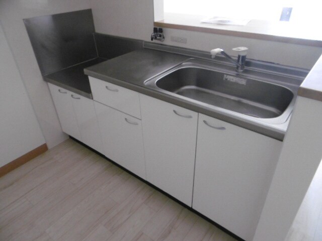 物件内観写真5　(リビング　使いやすいカウンターキッチン仕様！)