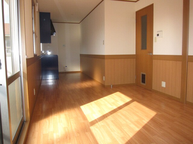 物件内観写真2　(リビング)