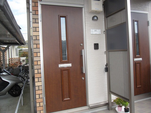 物件内観写真8　(玄関扉)