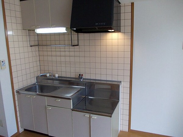 キッチン(キッチン　２口ガスコンロ設置可能です（＾ｖ＾）)