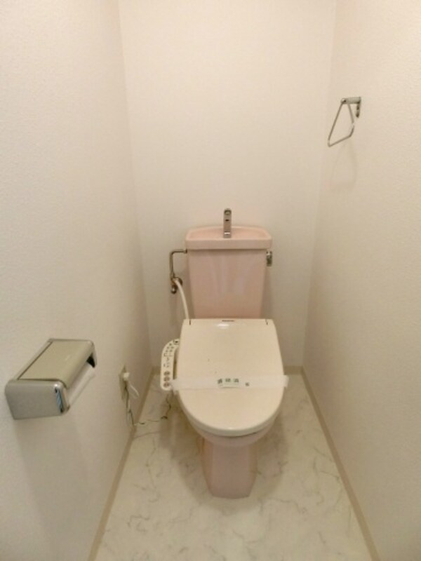 トイレ(温水洗浄暖房便座付き)