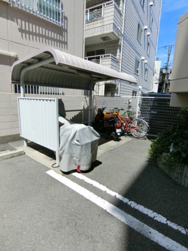 駐車場(バイク置き場)