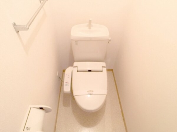 トイレ(温水洗浄暖房便座です。)